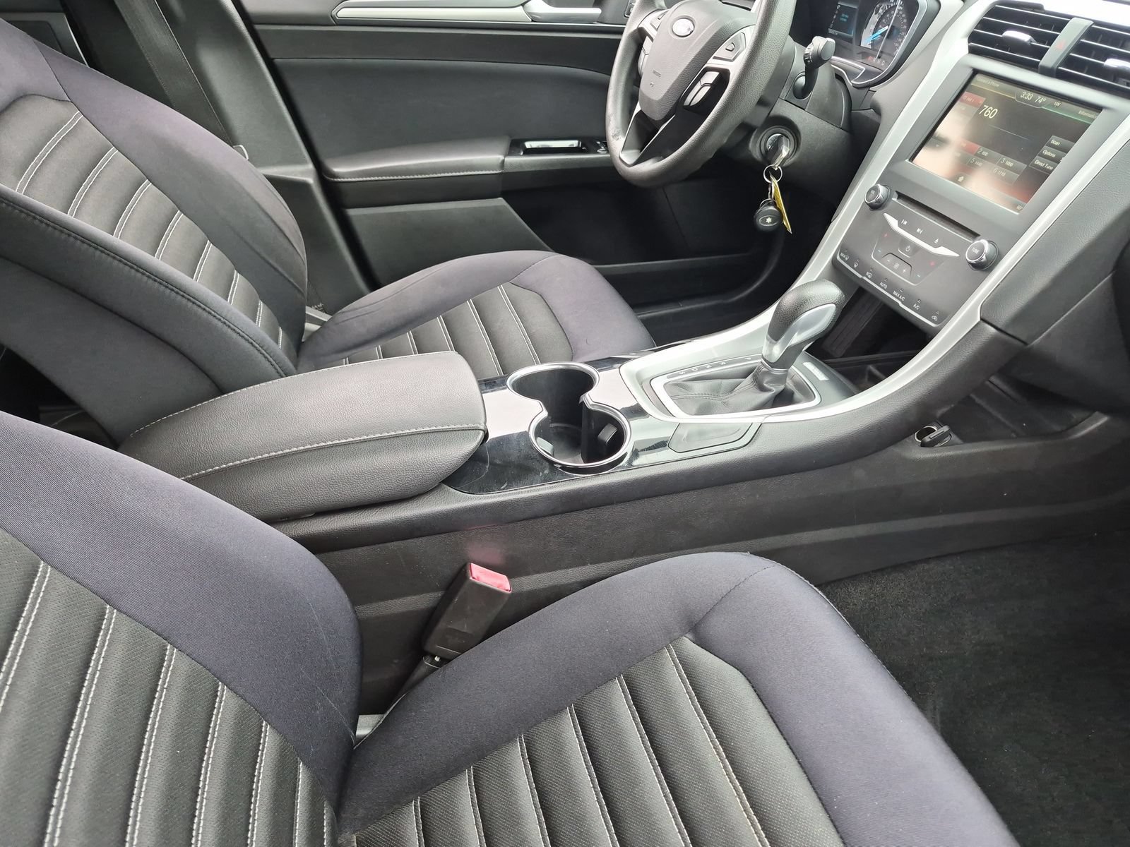 Used 2014 Ford Fusion SE FWD image 19