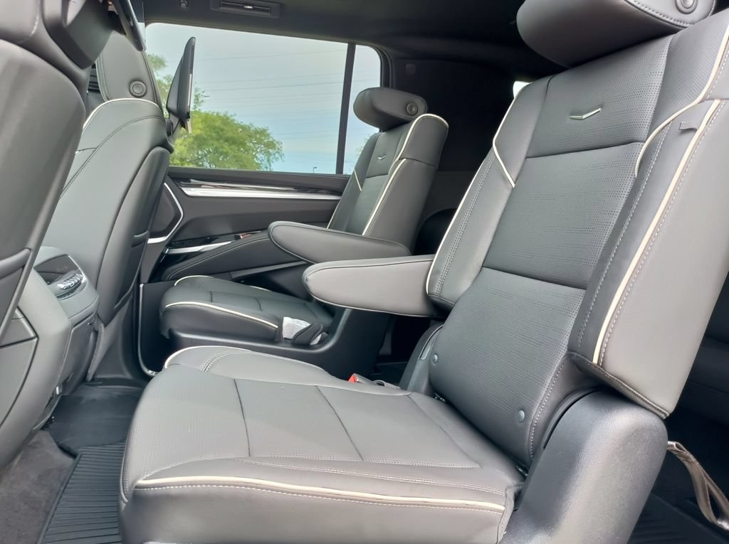 New 2026 Cadillac Escalade ESV Sport w/ Touring Package AWD/4WD image 38