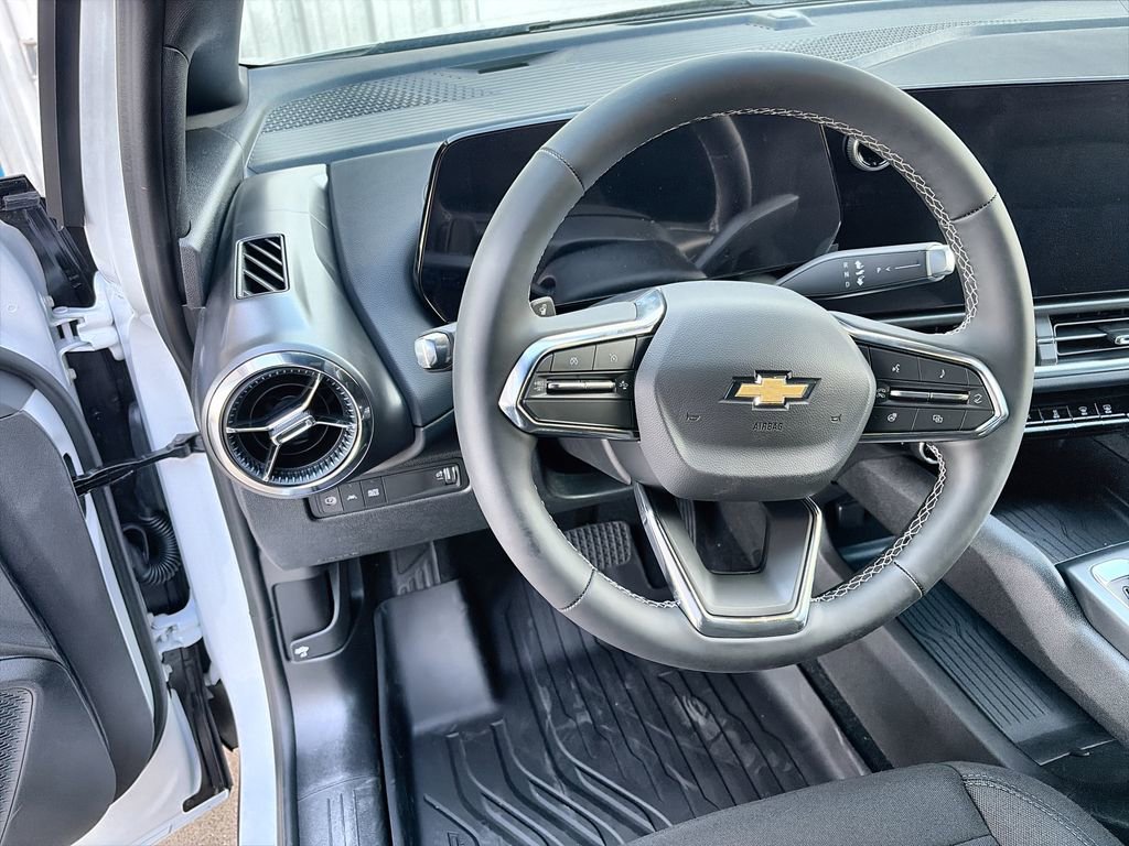 New 2026 Chevrolet Equinox EV LT image 18