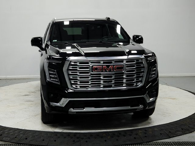 Used 2025 GMC Yukon Denali AWD/4WD image 3