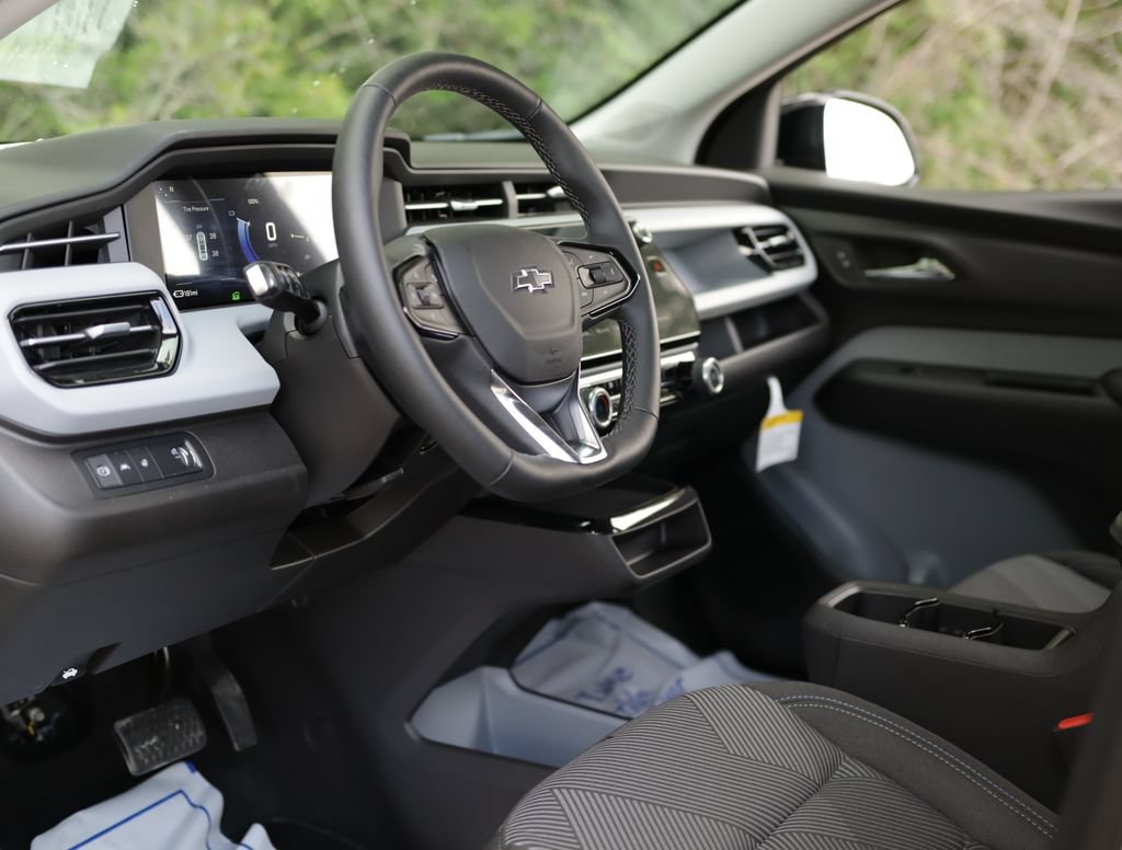 Used 2027 Chevrolet Bolt LT w/ Comfort Package FWD image 9