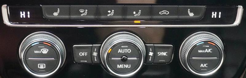 Used 2016 Volkswagen Golf R 4-Door image 22