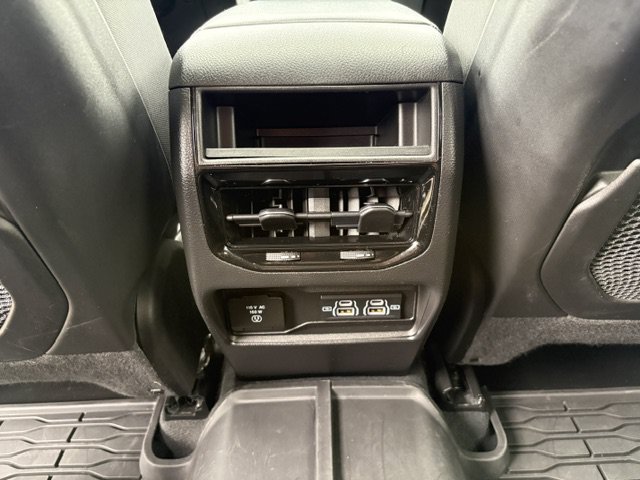 Used 2023 Jeep Grand Cherokee Laredo w/ Luxury Tech Group I AWD/4WD image 12