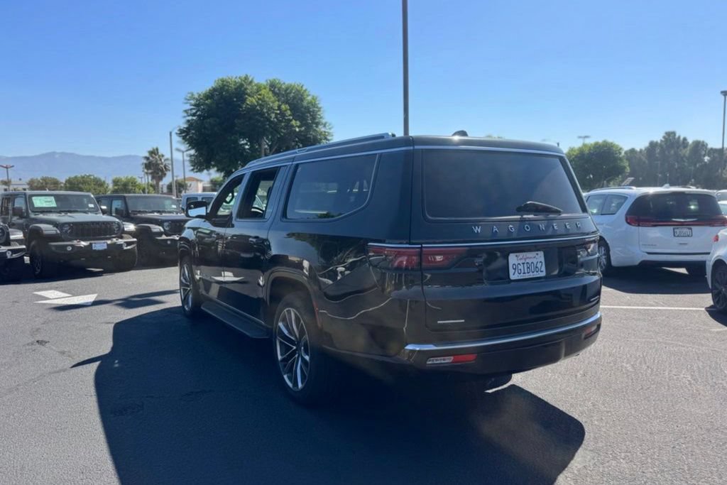Used 2023 Jeep Wagoneer L Series II w/ Premium Group I AWD/4WD image 9