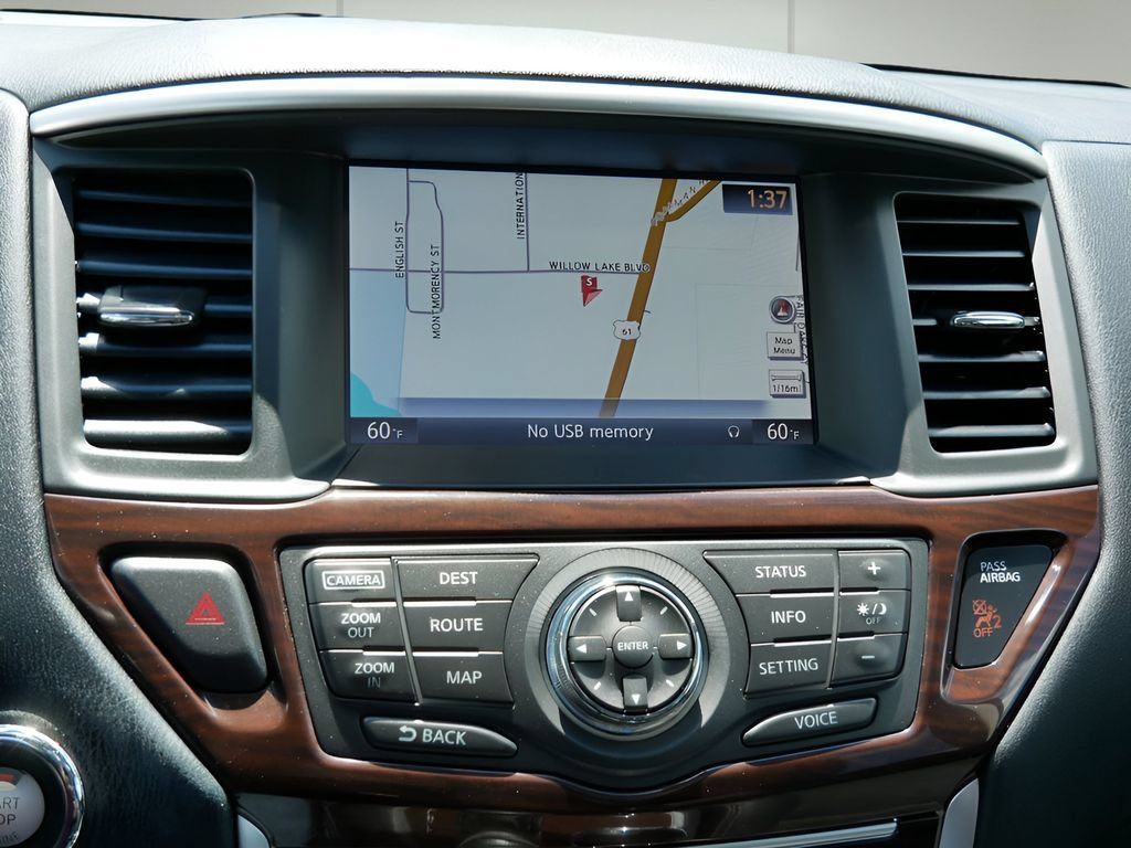 Used 2015 Nissan Pathfinder Platinum w/ Family Entertainment Package AWD/4WD image 23