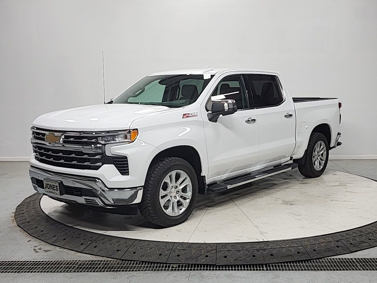 Used 2024 Chevrolet Silverado 1500 LTZ image 3
