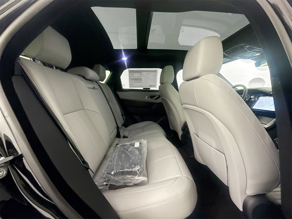 New 2026 Land Rover Range Rover Velar Dynamic SE image 27