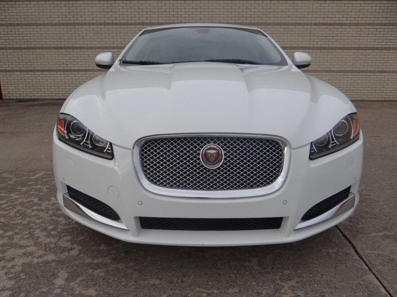 Used 2015 Jaguar XF Premium image 10