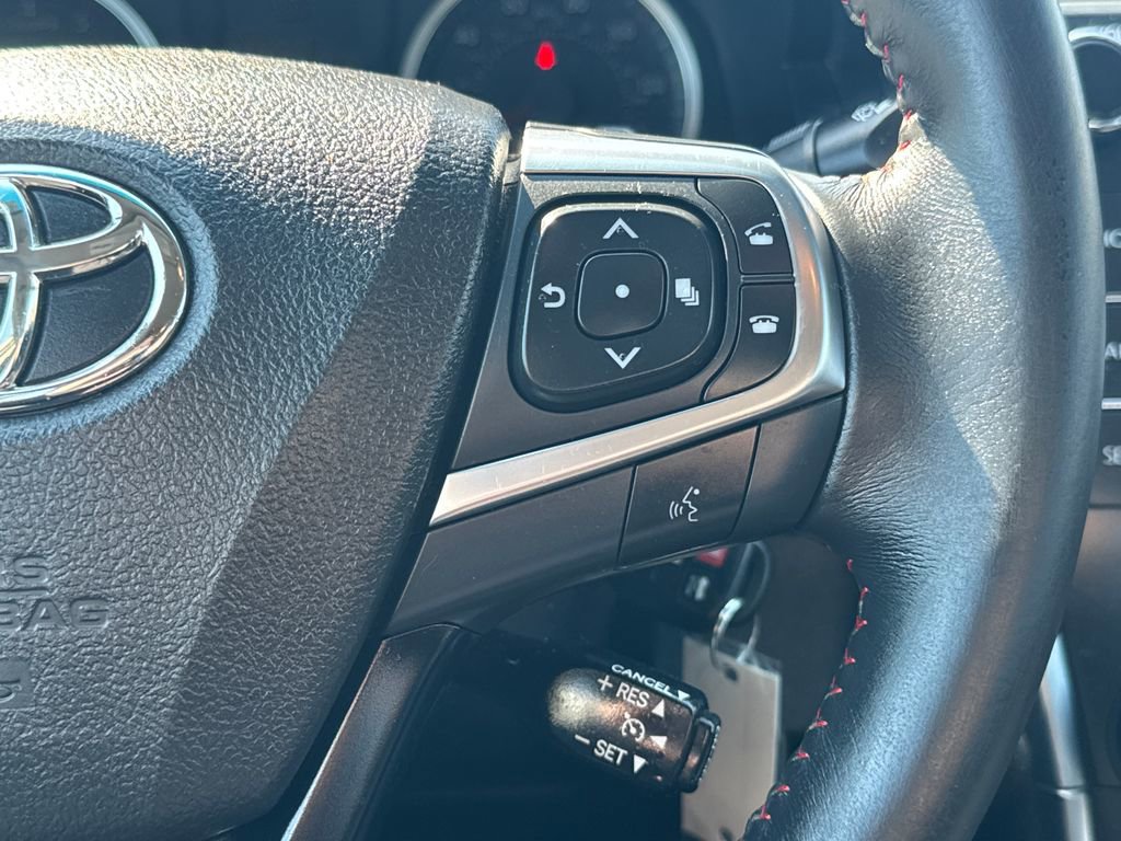 Used 2016 Toyota Camry SE image 18