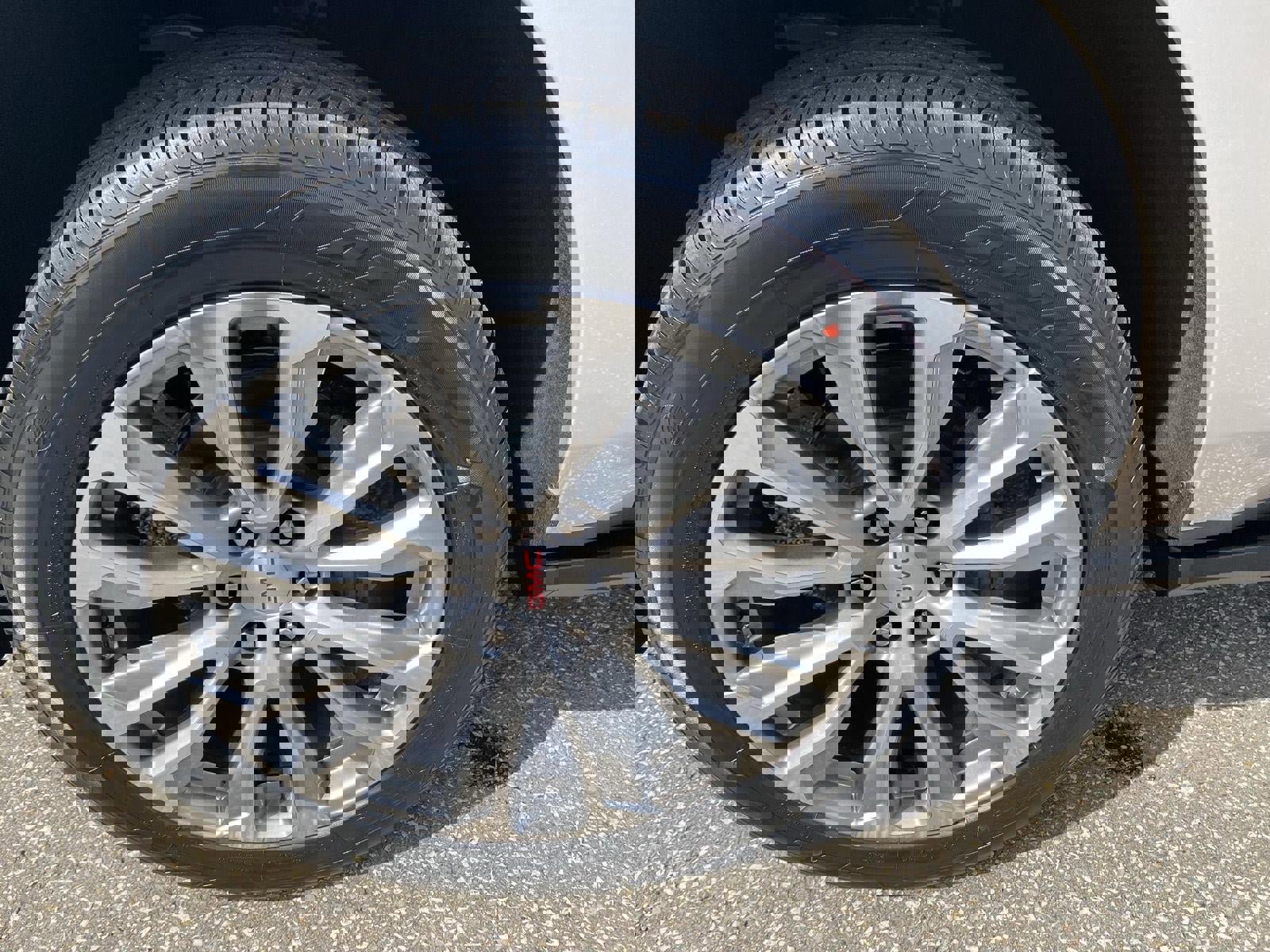 Used 2021 GMC Yukon Denali w/ Denali Premium Package image 16