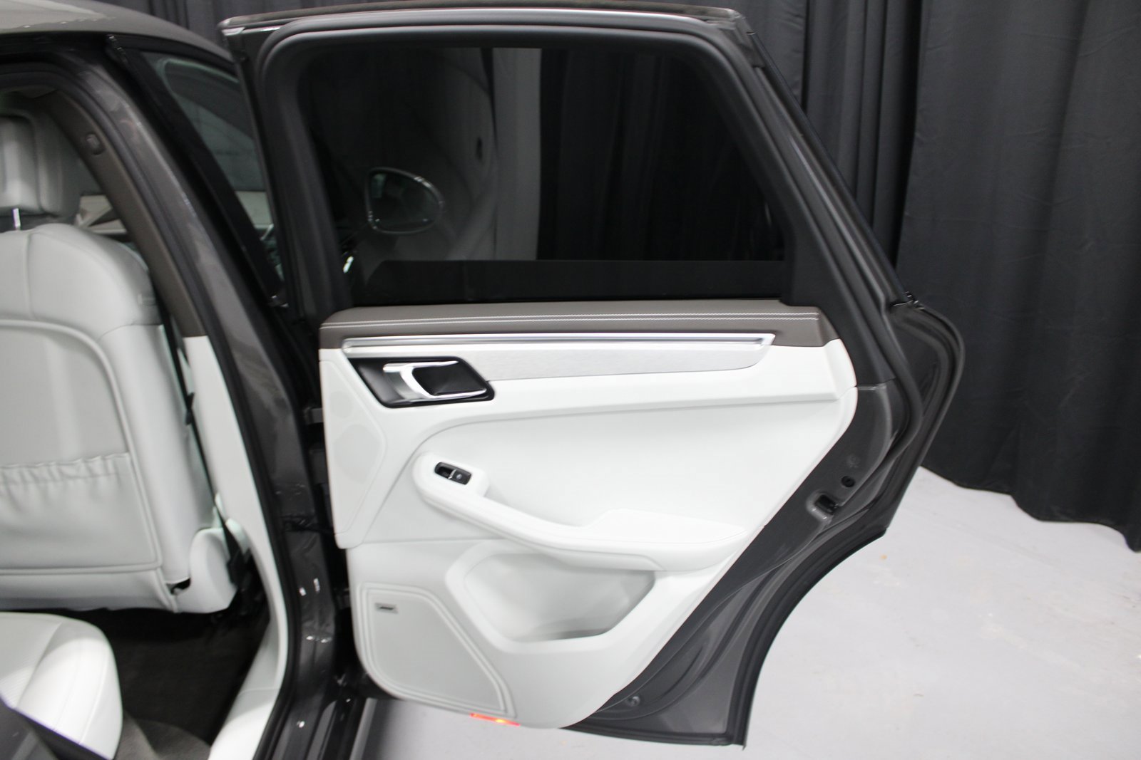 Used 2018 Porsche Macan GTS image 23