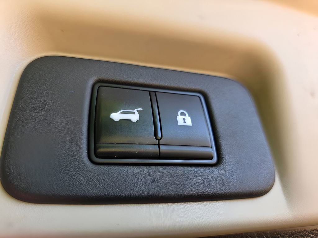 Used 2023 Nissan Ariya AWD/4WD image 7