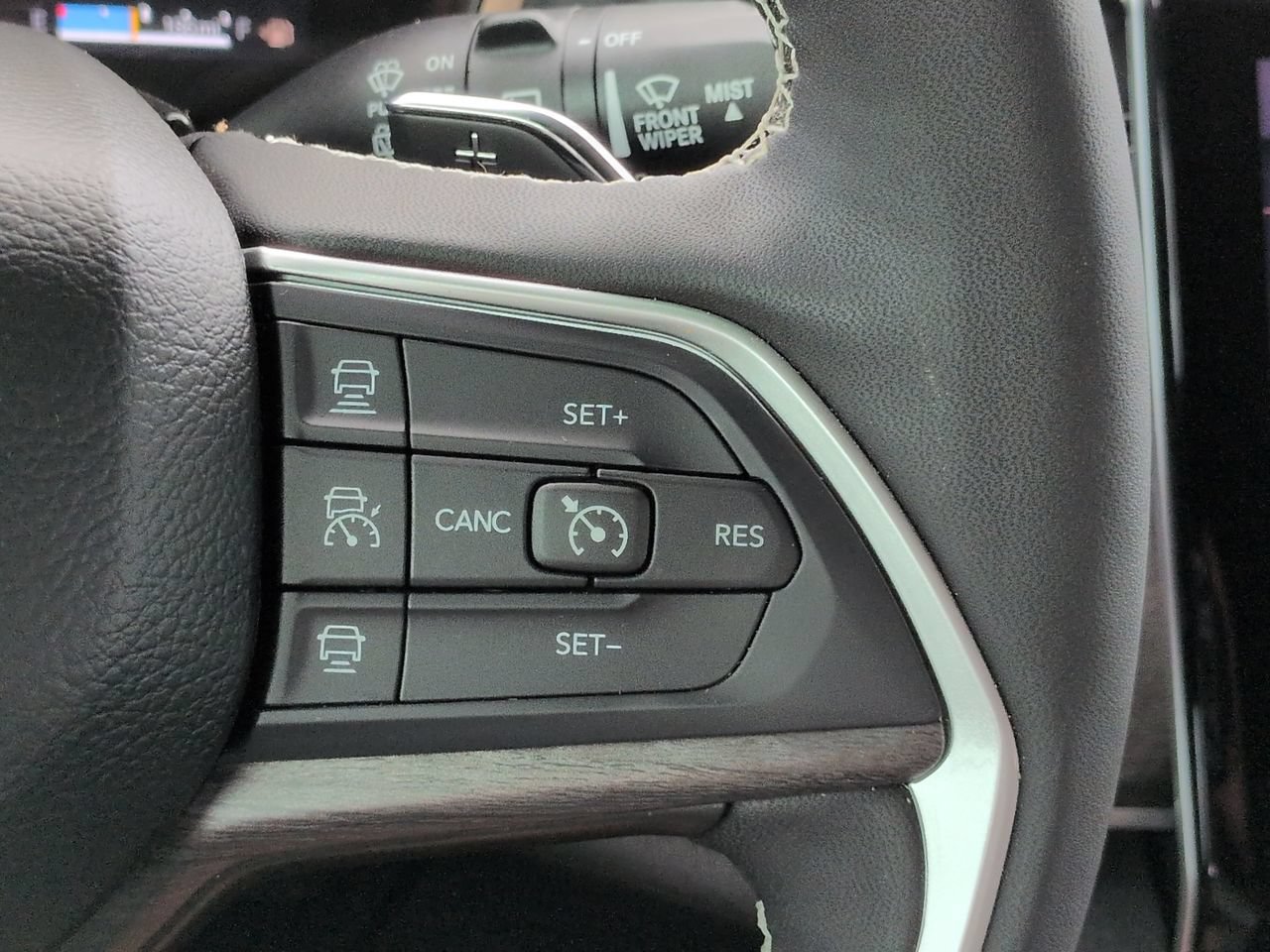Used 2025 Jeep Grand Cherokee Limited AWD/4WD image 27