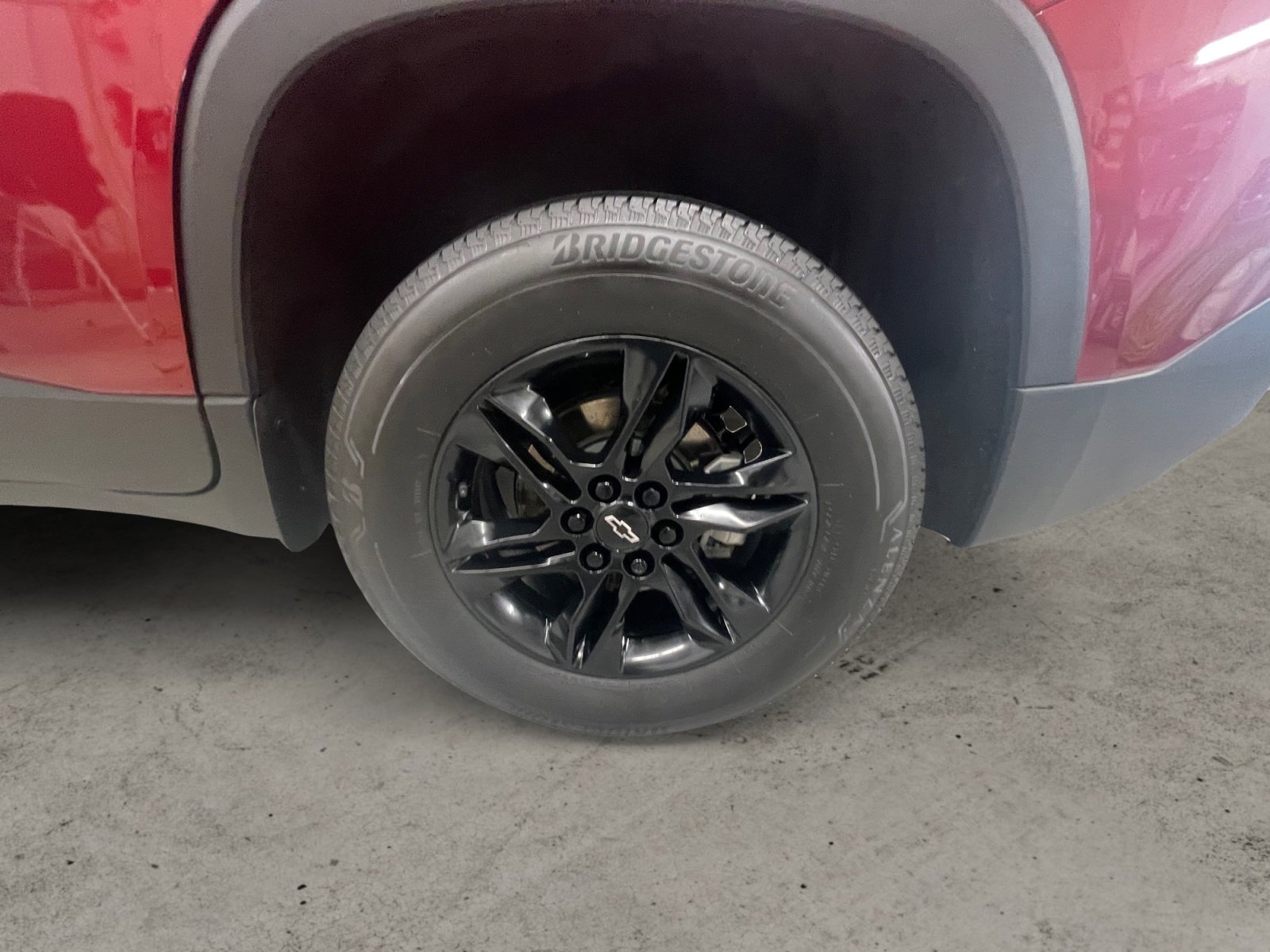 Used 2023 Chevrolet Traverse LT w/ Midnight/Sport Edition image 14