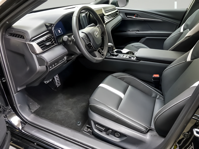 Used 2026 Toyota Camry SE FWD image 9