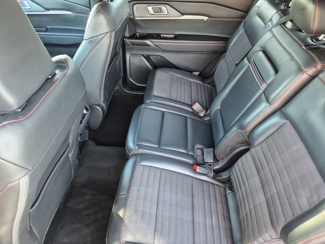 Used 2025 Ford Explorer ST-Line w/ ST-Line Street Pack AWD/4WD image 22