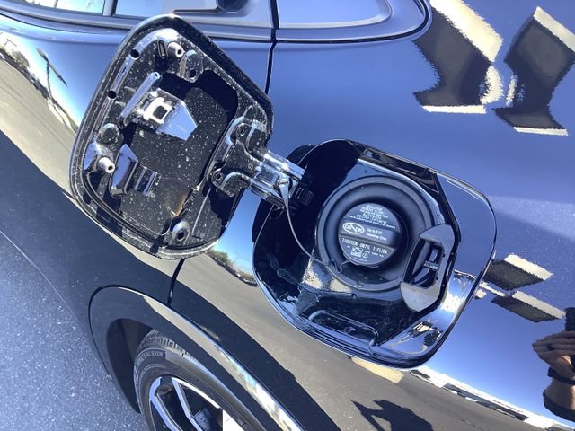 Used 2025 Toyota Prius XSE image 21