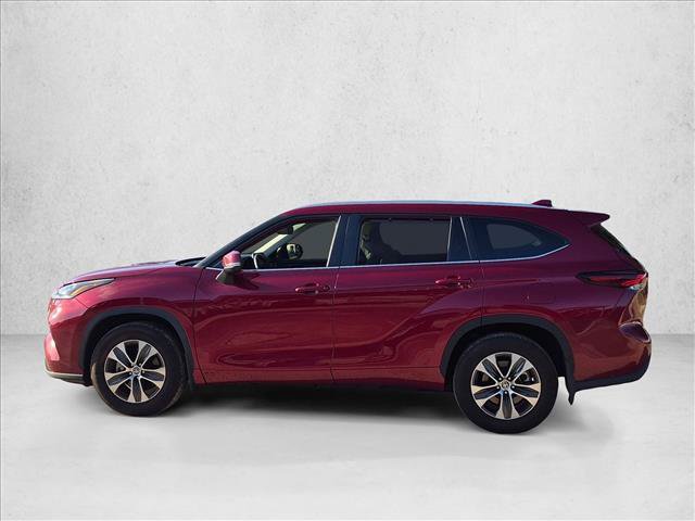 Used 2025 Toyota Highlander XLE FWD image 7