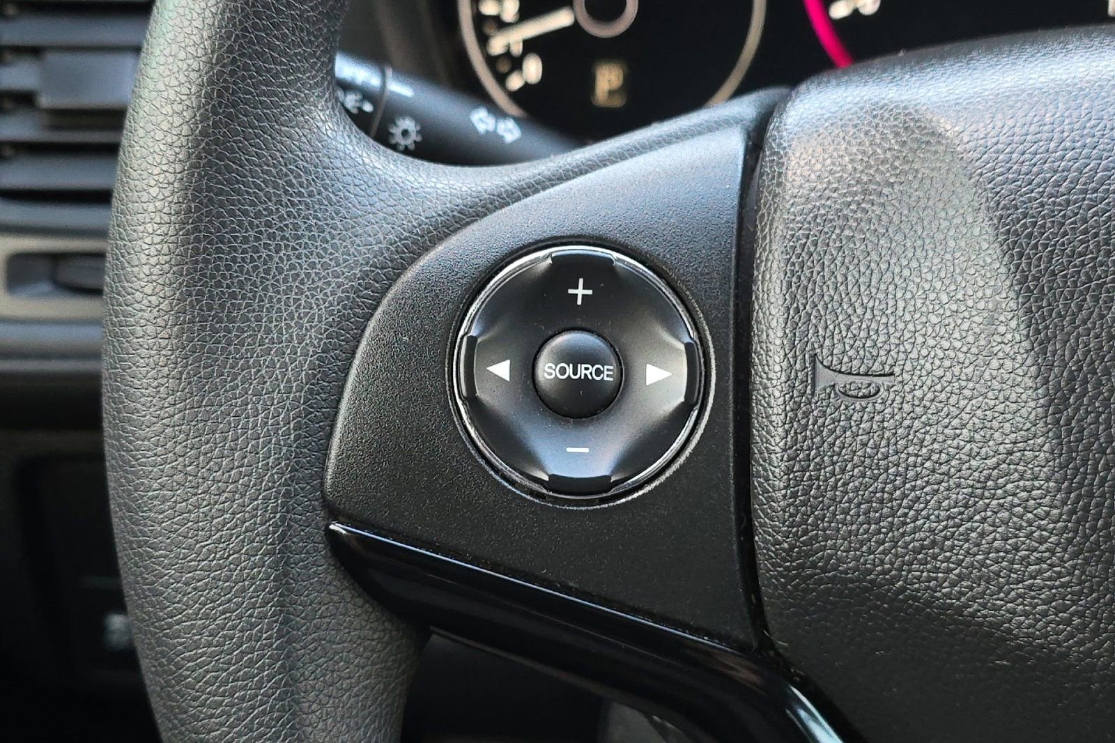 Used 2016 Honda HR-V LX image 29