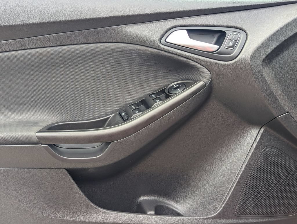 Used 2018 Ford Focus SEL FWD image 12