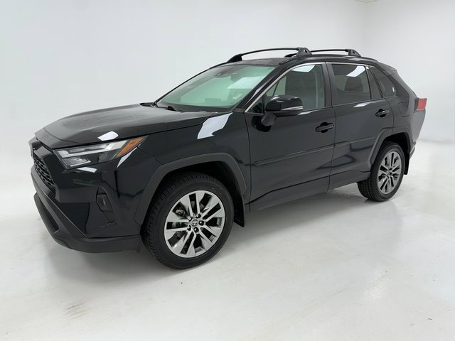 Used 2022 Toyota RAV4 XLE Premium image 5