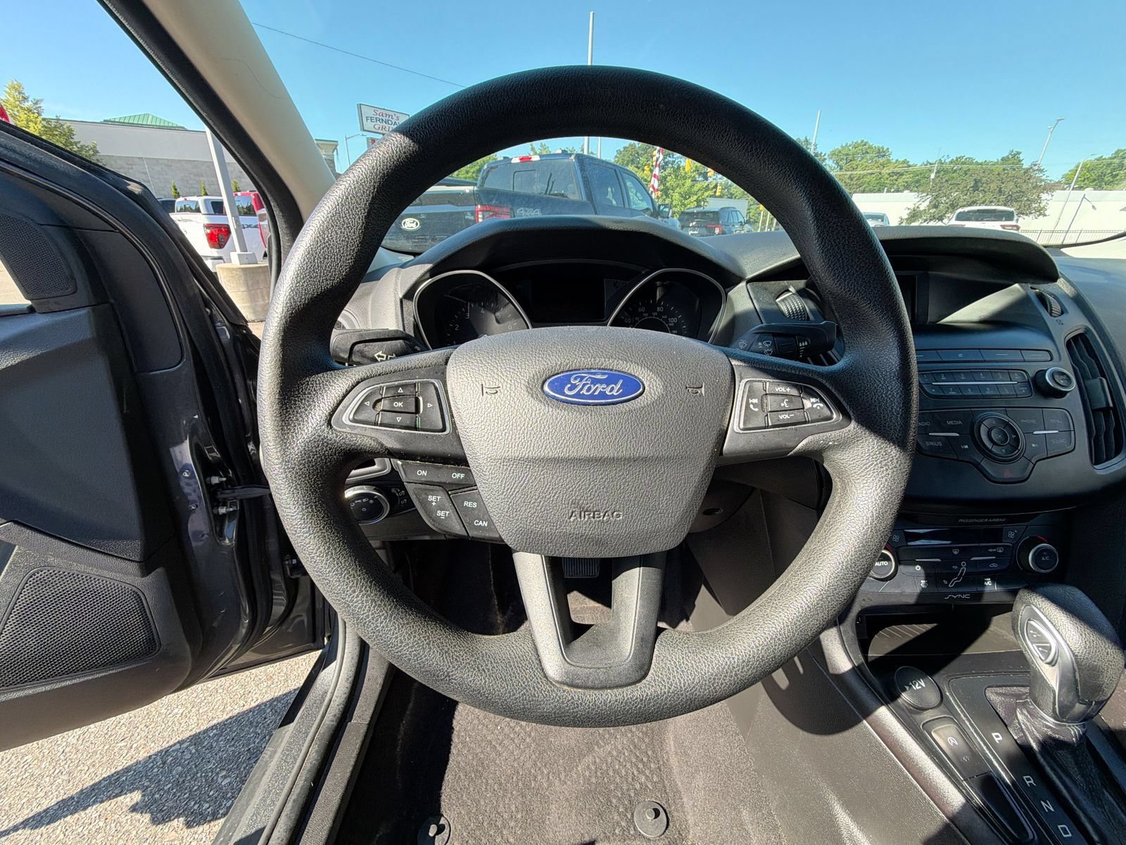 Used 2018 Ford Focus SE FWD image 25