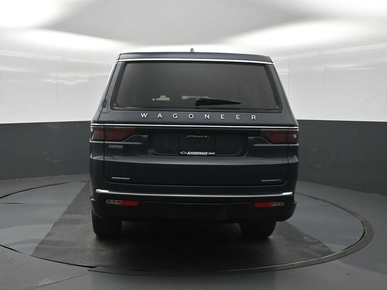 Used 2023 Jeep Wagoneer L Series III w/ Premium Group I AWD/4WD image 6