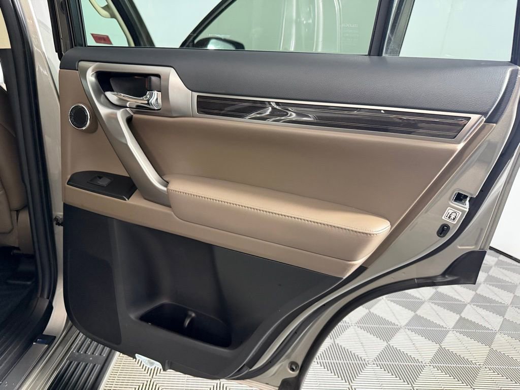 Used 2022 Lexus GX 460 Luxury w/ Sport Design Package image 29
