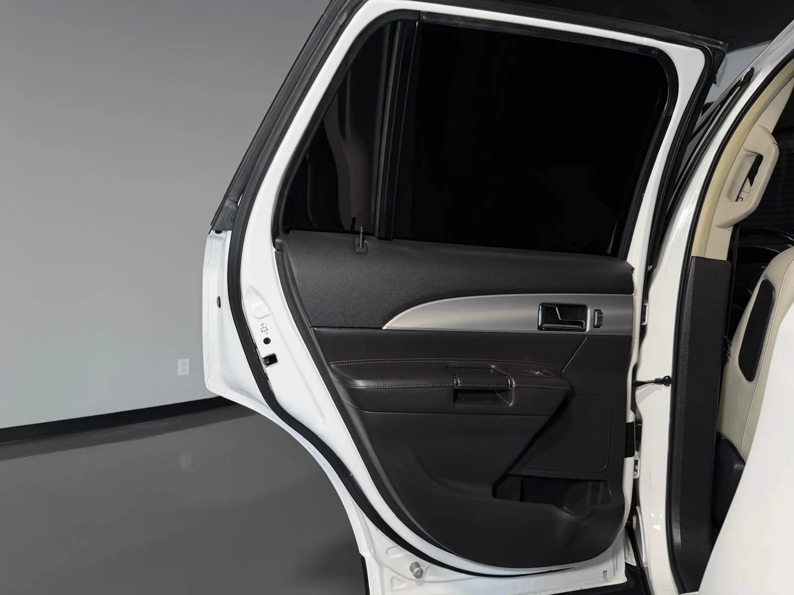 Used 2014 Lincoln MKX FWD w/ Equipment Group 101A image 18