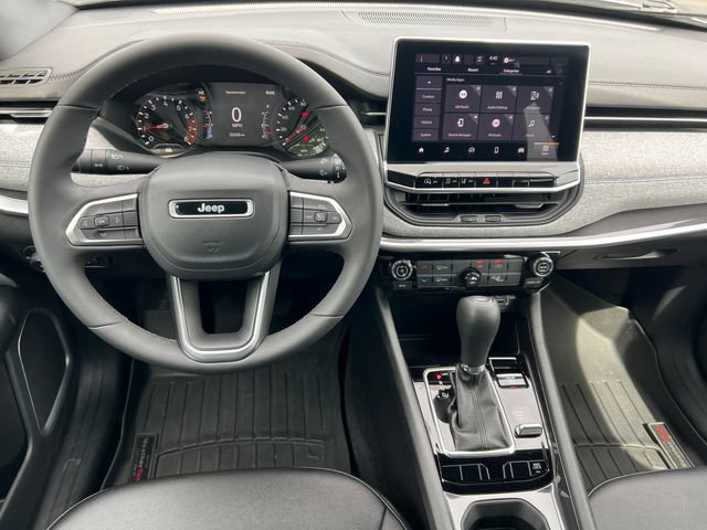 Used 2023 Jeep Compass Latitude AWD/4WD image 3