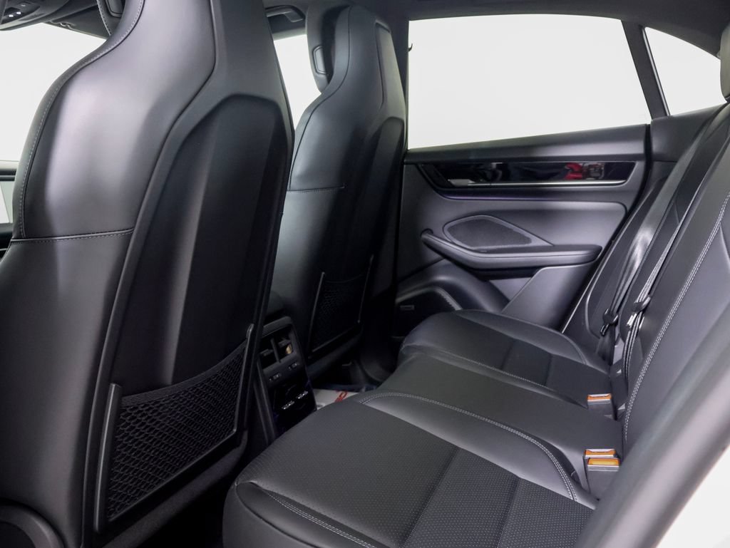 New 2026 Porsche Macan 4 Electric AWD/4WD image 9