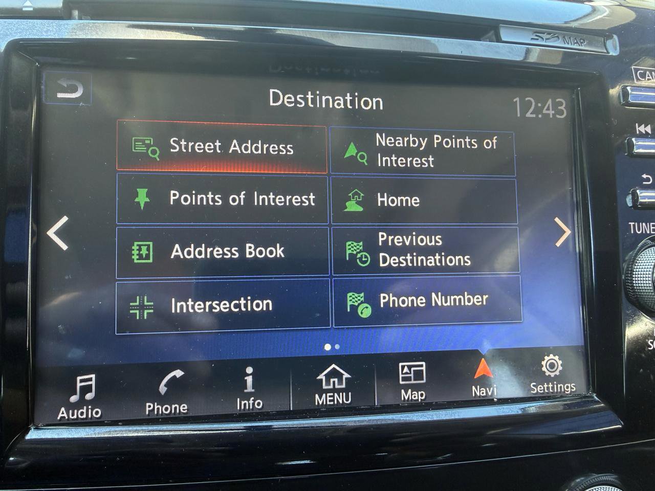 Used 2018 Nissan Murano SV w/ Premium Package FWD image 16