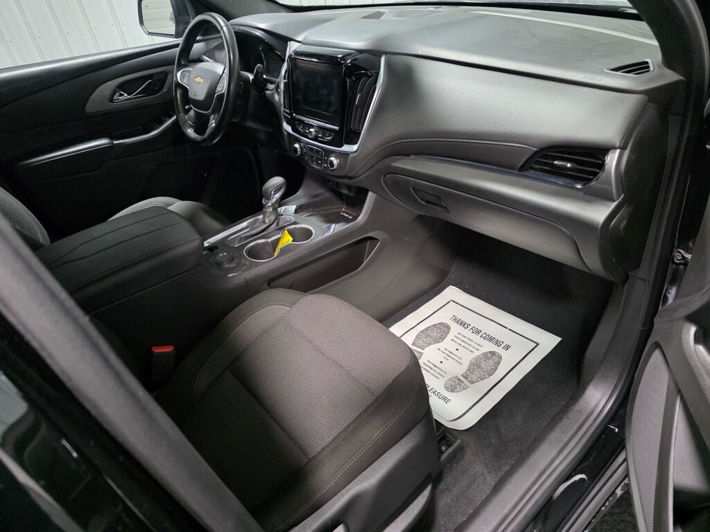 Used 2022 Chevrolet Traverse LT FWD image 7