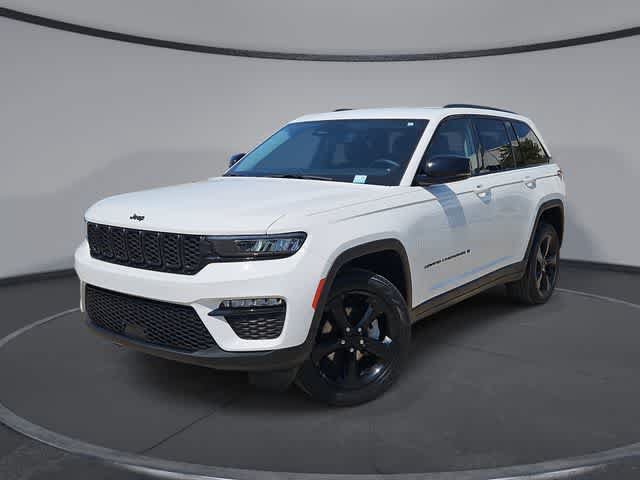 Used 2023 Jeep Grand Cherokee Limited w/ Black Appearance Package AWD/4WD video 1