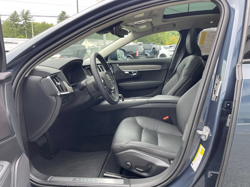 Used 2025 Volvo V90 B6 Cross Country Plus w/ Protection Package Premier AWD/4WD image 10