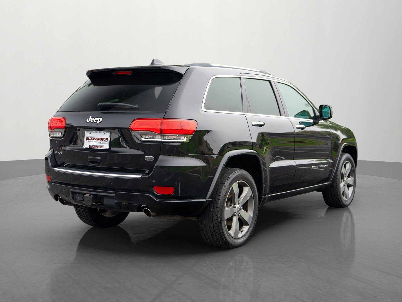 Used 2016 Jeep Grand Cherokee Overland w/ Advanced Technology Group AWD/4WD image 7