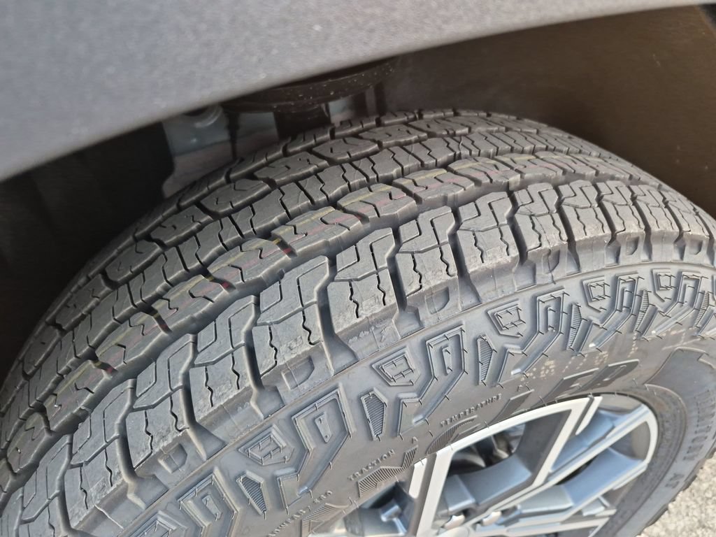 New 2026 GMC Acadia AT4 w/ Luxury Package AWD/4WD image 18