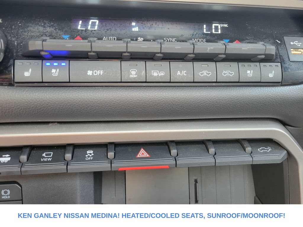 Used 2025 Toyota Tundra Limited AWD/4WD image 30