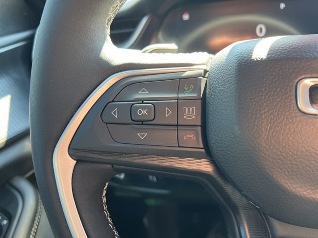 Used 2025 Jeep Grand Cherokee Altitude image 10