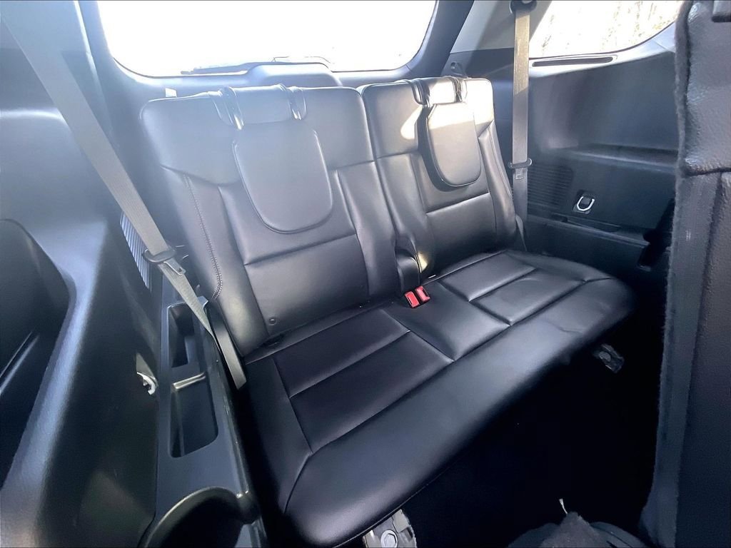 Used 2023 Ford Explorer Limited AWD/4WD image 17