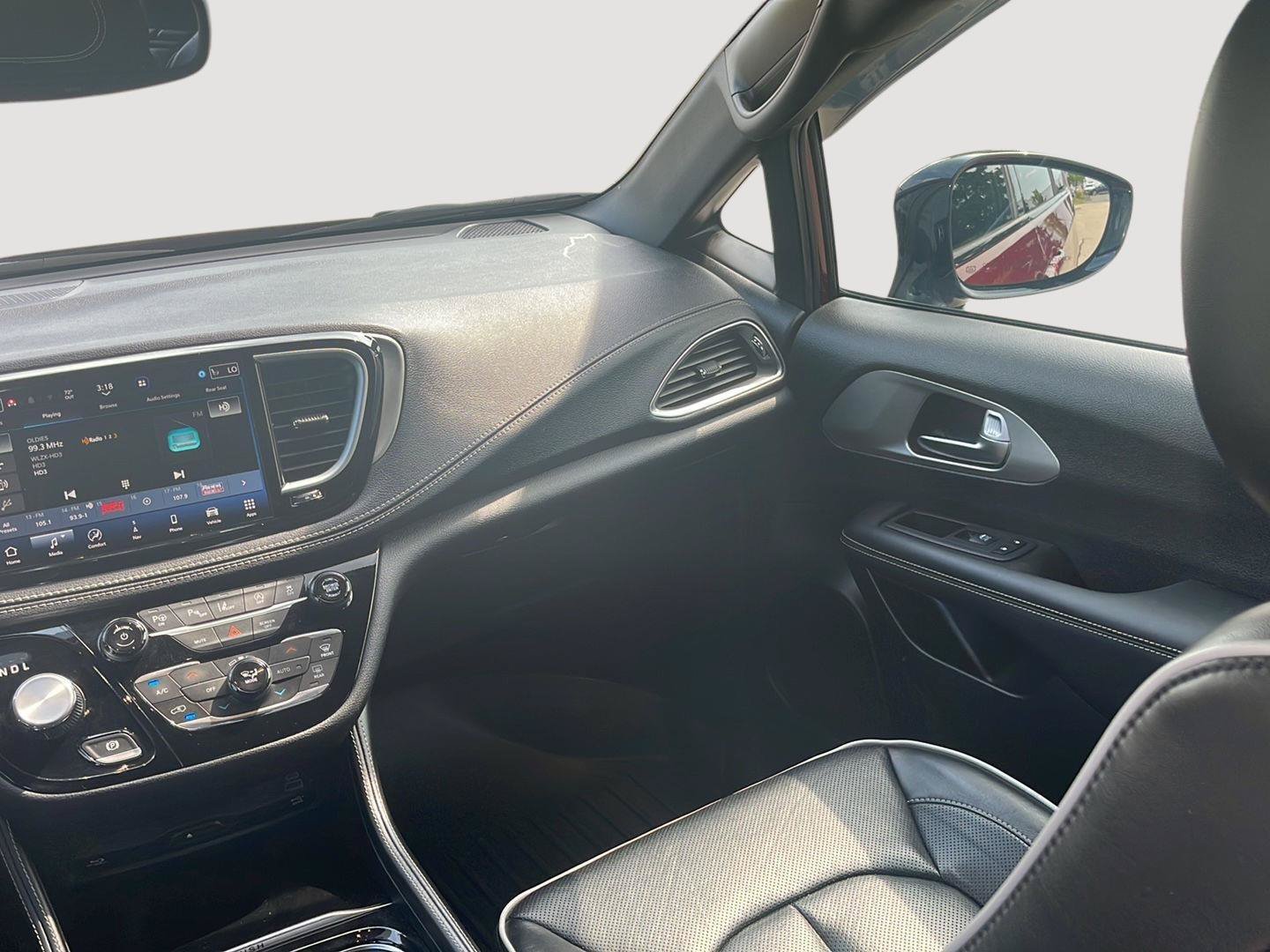 Used 2023 Chrysler Pacifica Limited w/ Uconnect Theater Family Group AWD/4WD image 29
