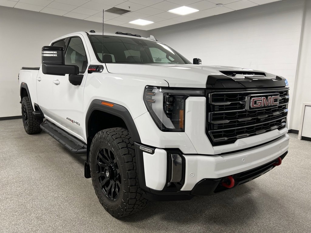 Used 2024 GMC Sierra 2500 AT4 w/ Technology Package image 3