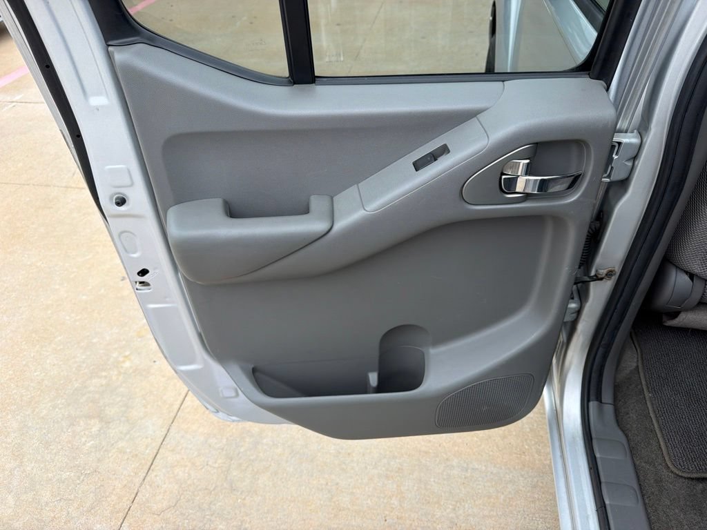 Used 2010 Nissan Frontier SE AWD/4WD image 15