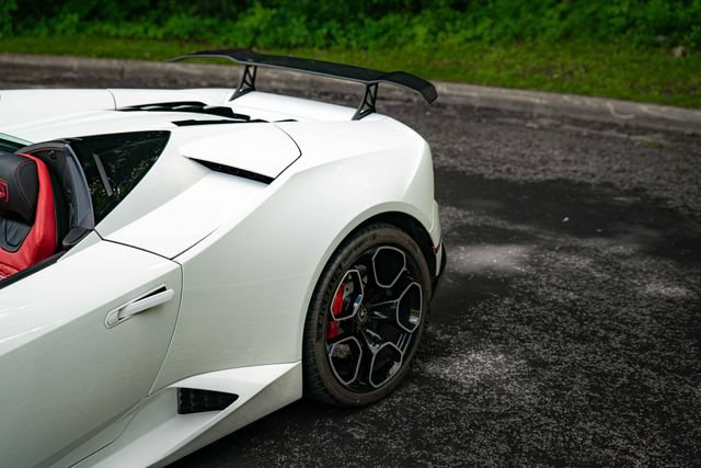 Used 2019 Lamborghini Huracan LP 580-2 RWD image 34