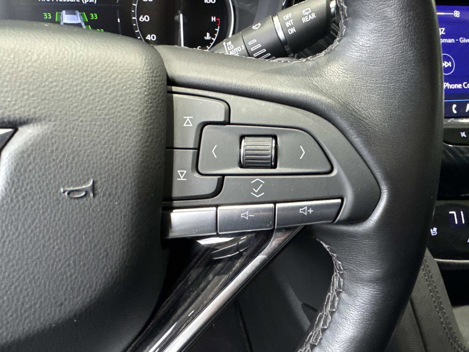 Used 2025 Cadillac XT6 Premium Luxury image 30