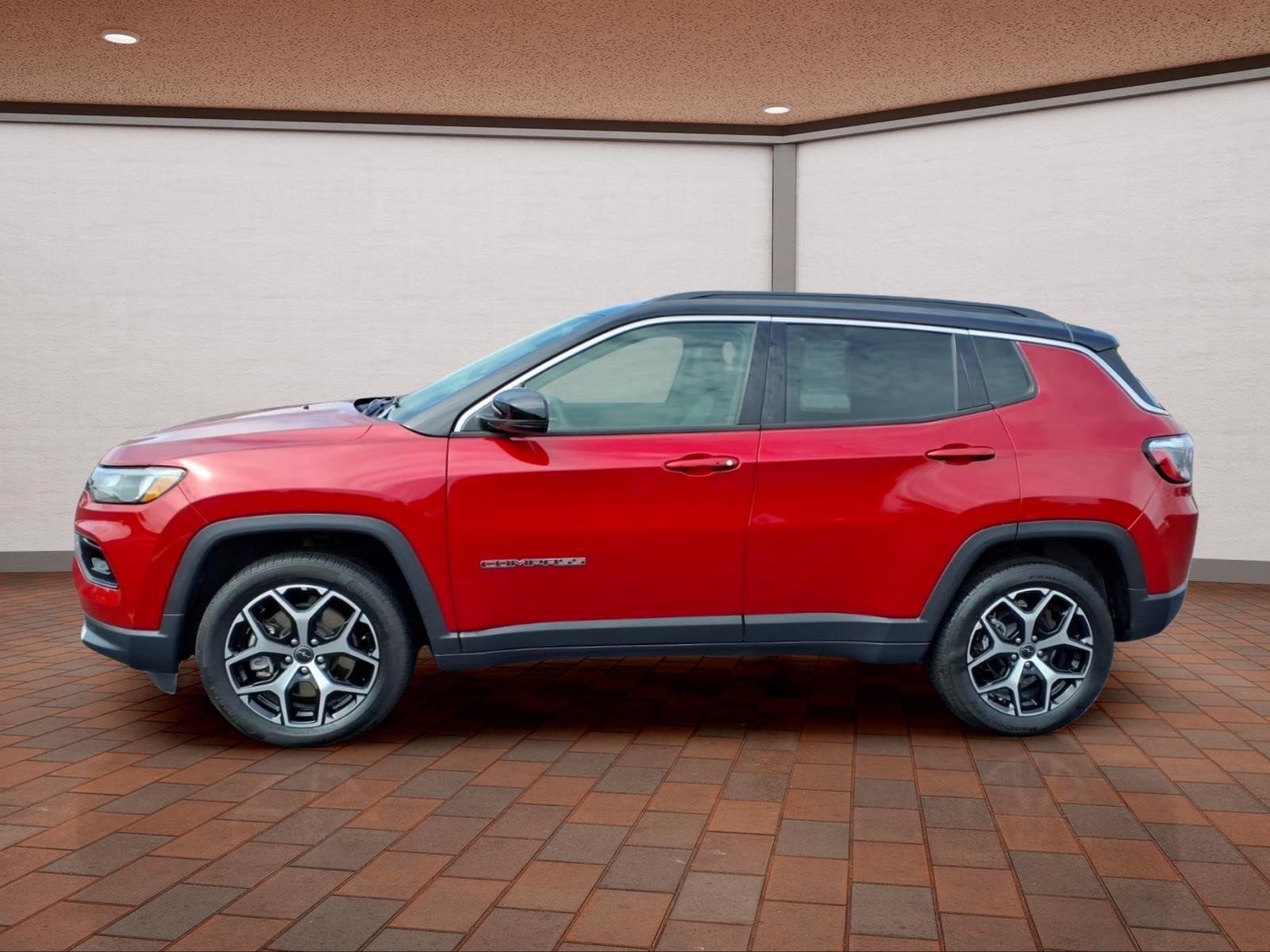 Used 2025 Jeep Compass Limited AWD/4WD image 5