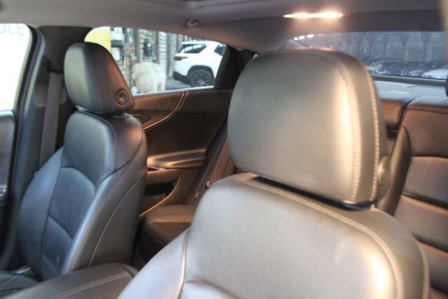 Used 2018 Chevrolet Malibu LT w/ True North Edition FWD image 23