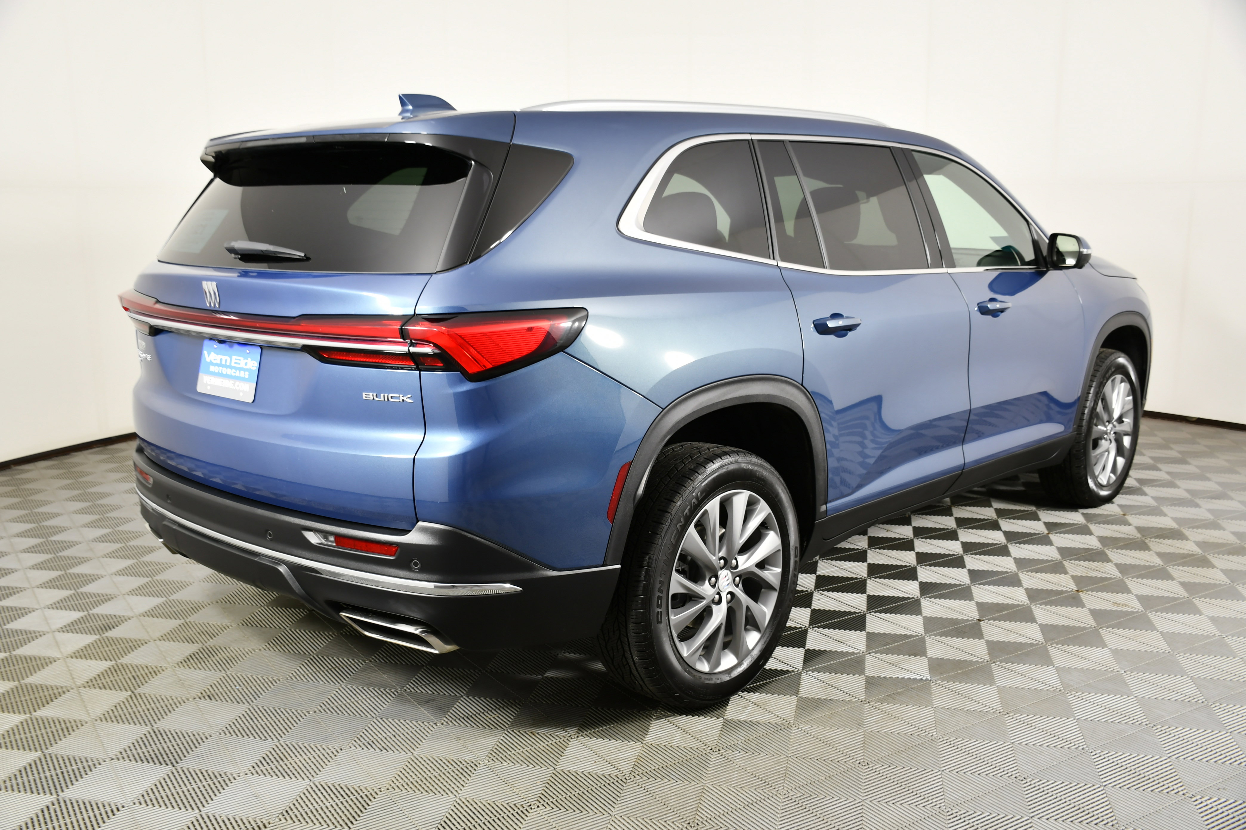 Used 2025 Buick Enclave Preferred image 6