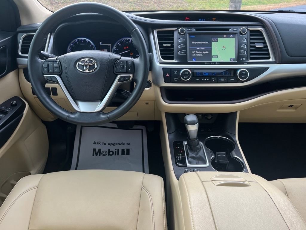 Used 2019 Toyota Highlander AWD V6 image 7