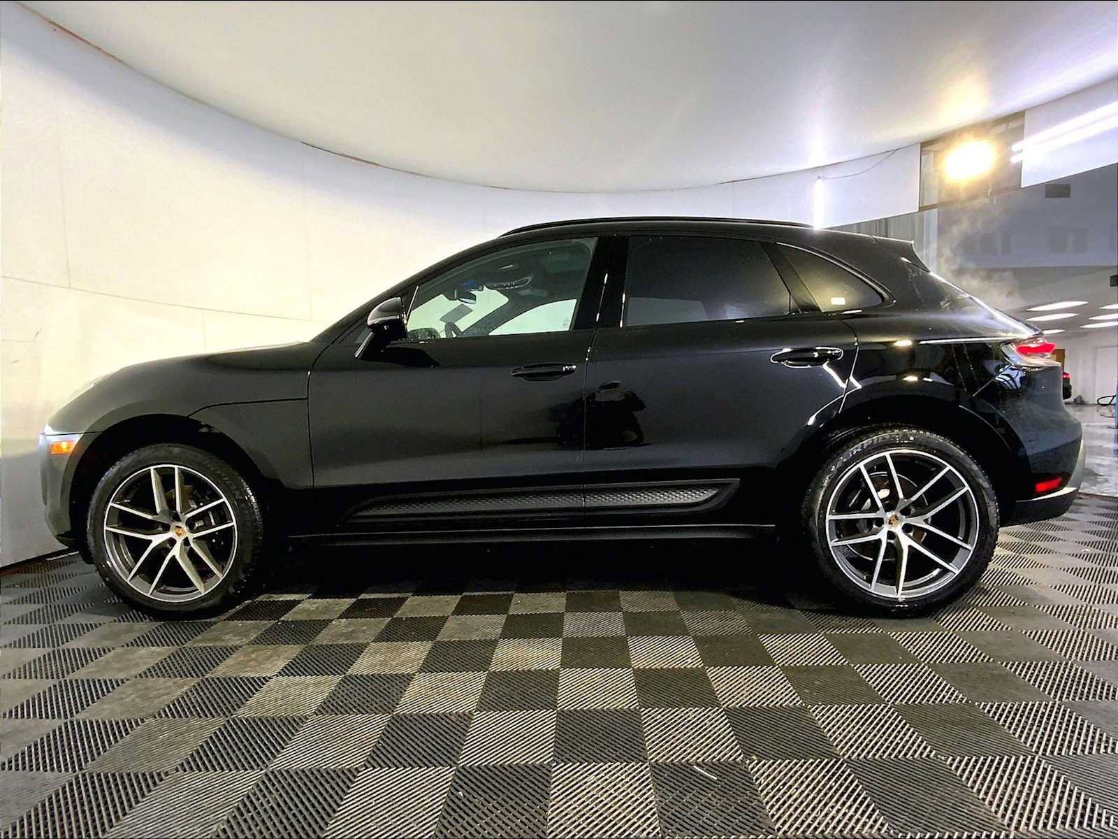New 2026 Porsche Macan AWD/4WD image 2